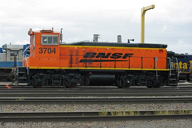 BNSF 3704 - MP15.jpg